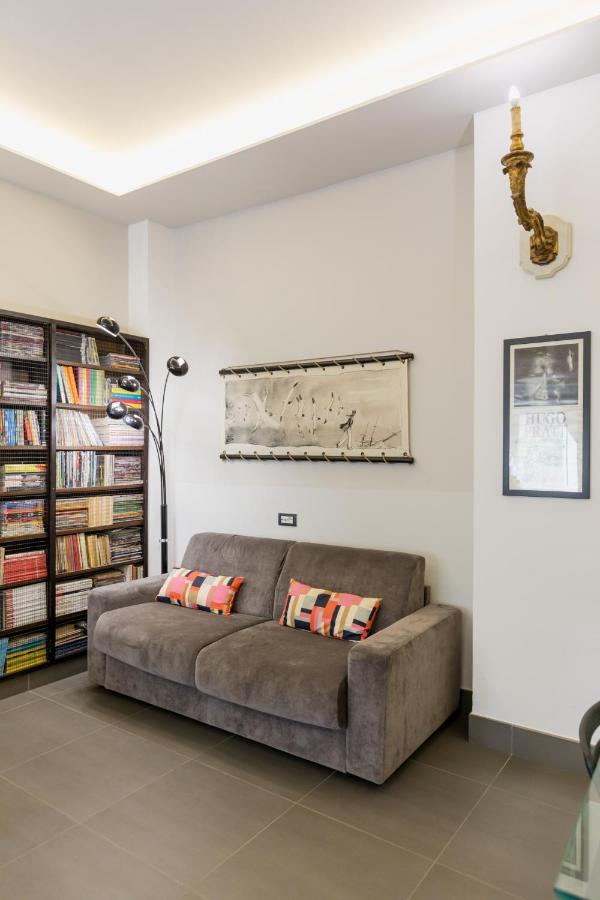 Palazzo Firrao, Appartement Napels