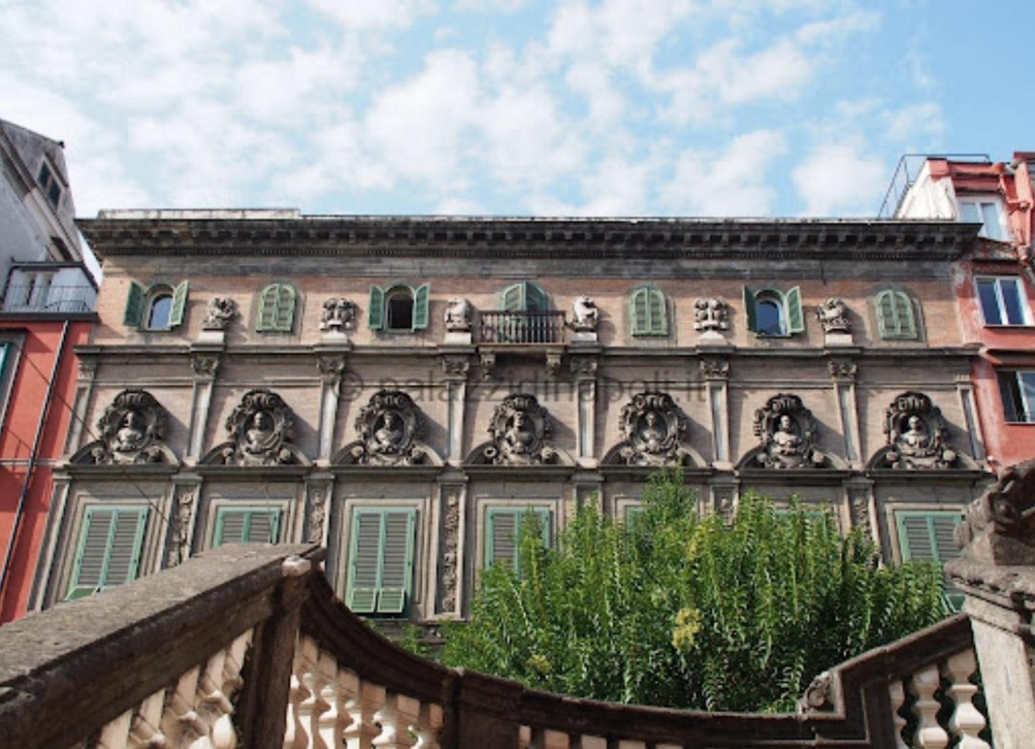 Palazzo Firrao, Appartement Napels